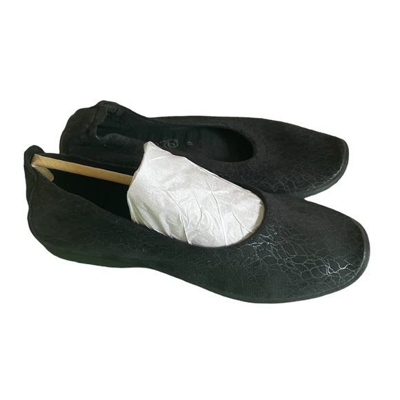 Black Leather Slip on - Picture 3 of 4